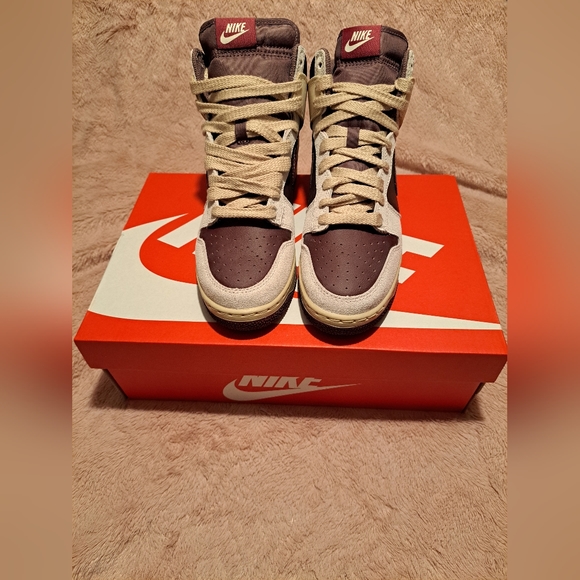 NIKE DUNKS - Picture 2 of 7